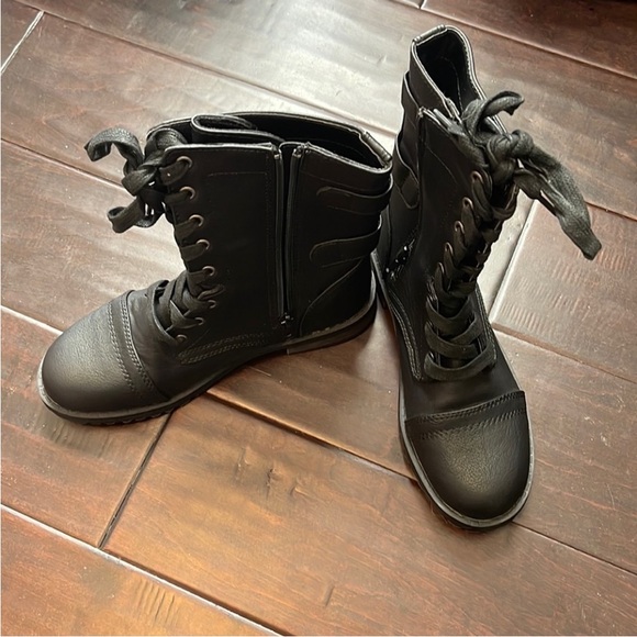 Combat Boots 🥾 - Picture 2 of 2